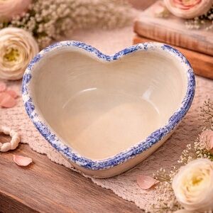 Casey Pottery Heart Shaped Speckled Sponge Pattern‎ Blue Stoneware Pottery Bowl